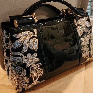 Nevenka Handbags in Patent Leather Purse